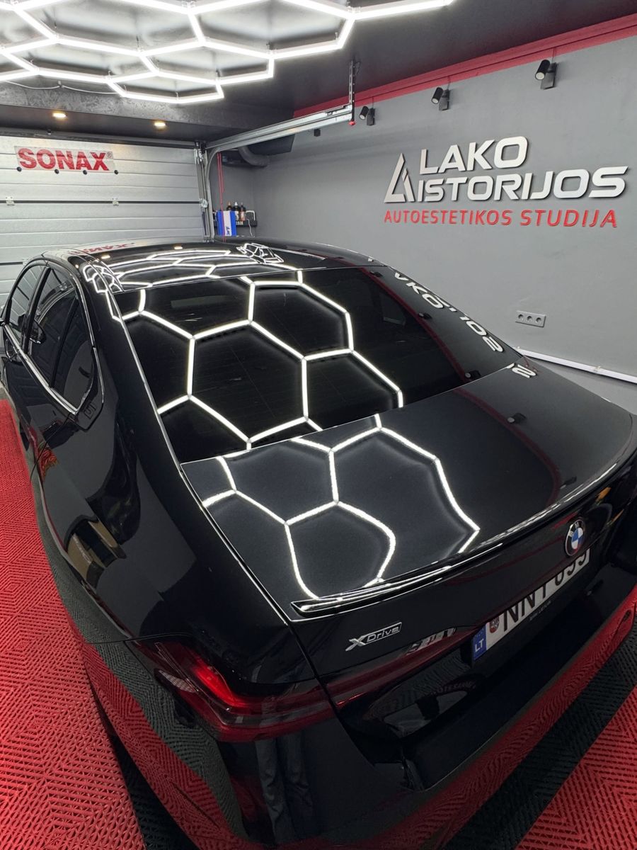 BMW 5 serijos galinė dalis studijoje