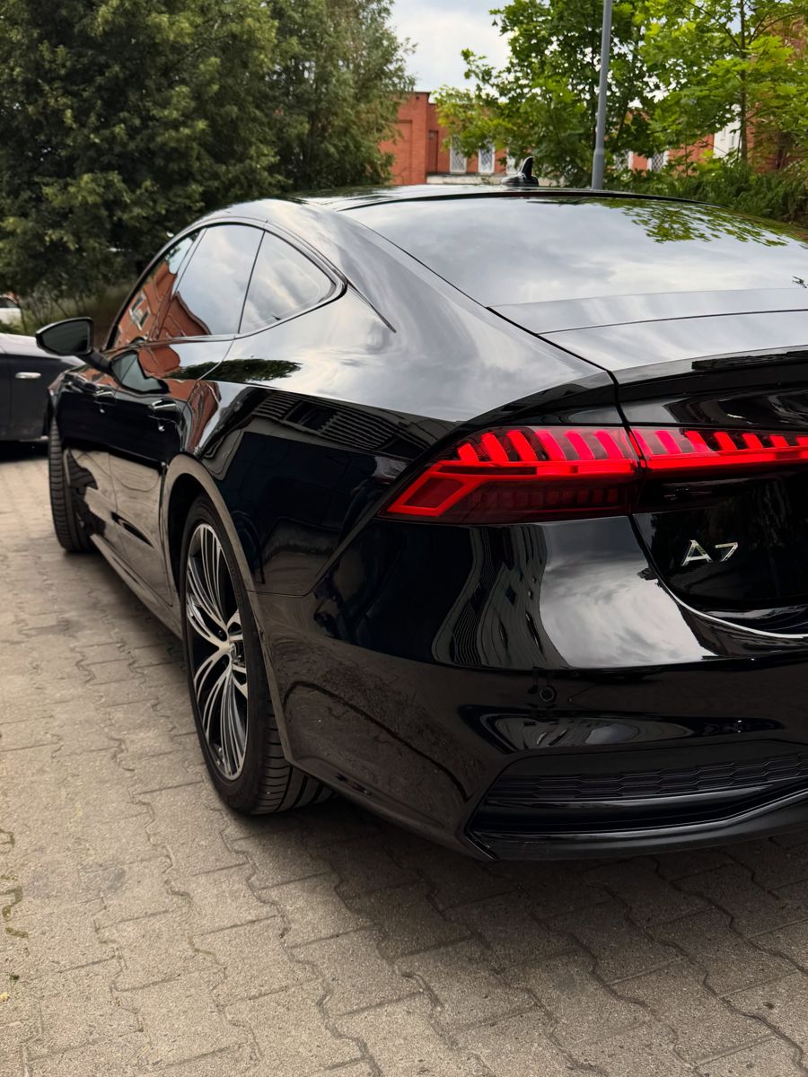 Audi A7 galinė dalis lauke